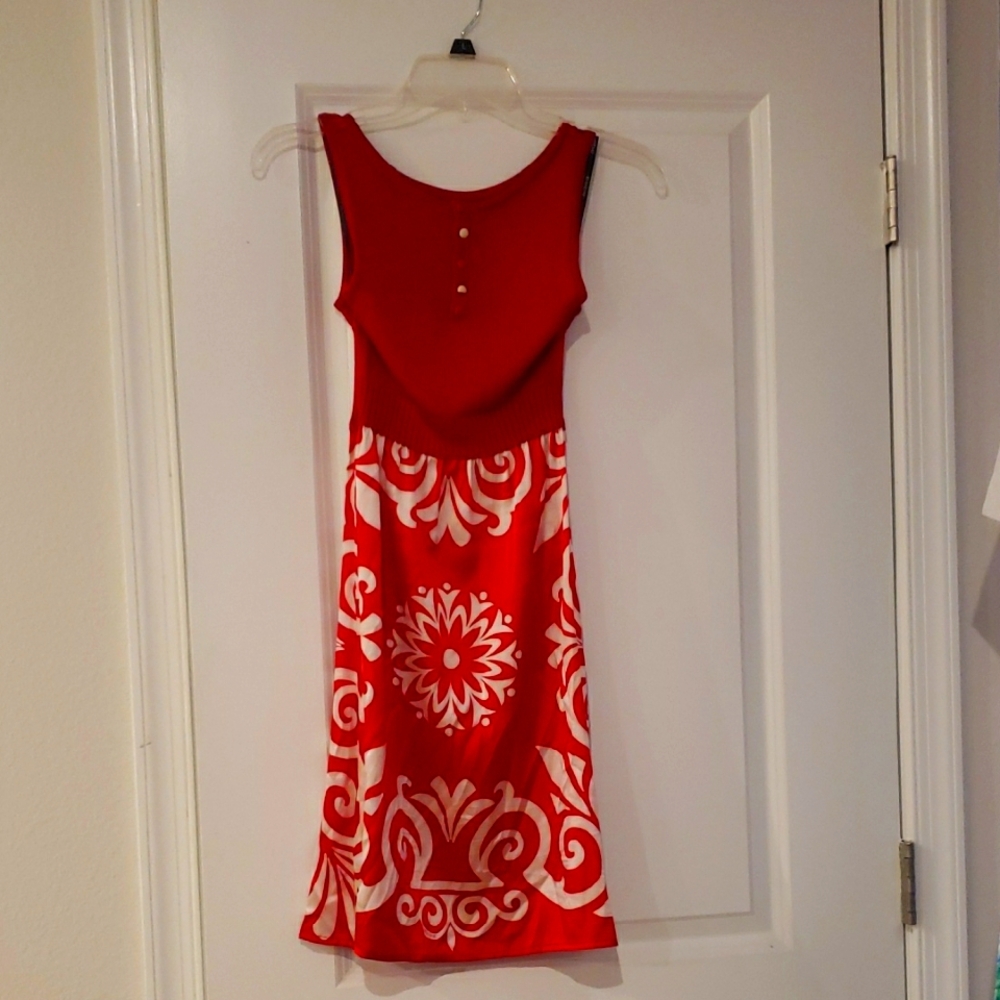 Elegant Red Sleeveless Dress
